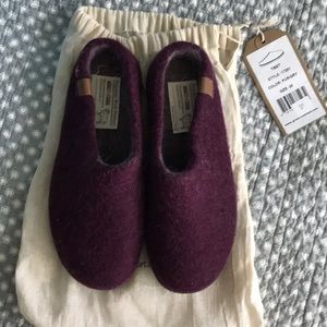 Cloud Footwear wool slippers, burgundy, size 38